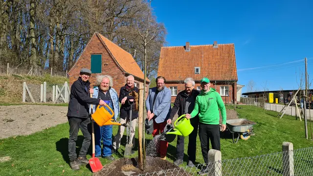 Der ‚Apfel des Jahres‘ Norddeutschland 2026 wurde in den Garten des Flüchtlingssiedlungshauses in der Königsberger Straße im Freilichtmuseum am Kiekeberg gepflanzt | Foto: FLMK