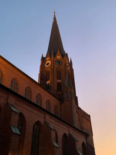 Der St. Petri-Kirchturm in Buxtehude | Foto: Sybille Groß 