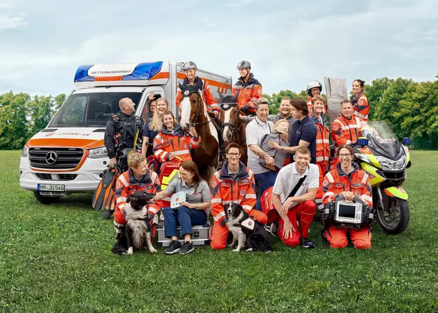 Beritten, auf zwei- bzw. vier Rädern oder zu Fuß: Das Johanniter-Team ist vielseitig im Einsatz | Foto: Johanniter