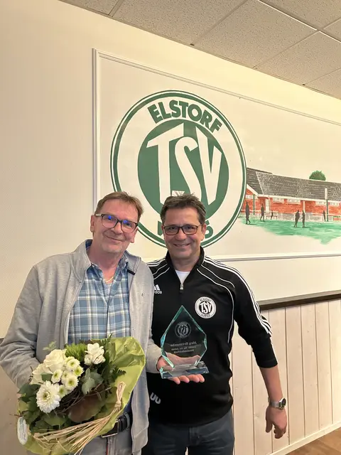 Zentraler Punkt der Versammlung war die Verabschiedung von Jörg Brennecke (li.) | Foto: TSV Elstorf