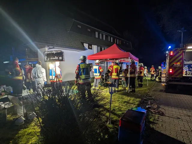 Ein Großaufgebot von Feuerwehr, Rettungsdienst und Polizei war vor Ort in Einsatz | Foto: Pressestelle Feuerwehr Samtgemeinde Hanstedt