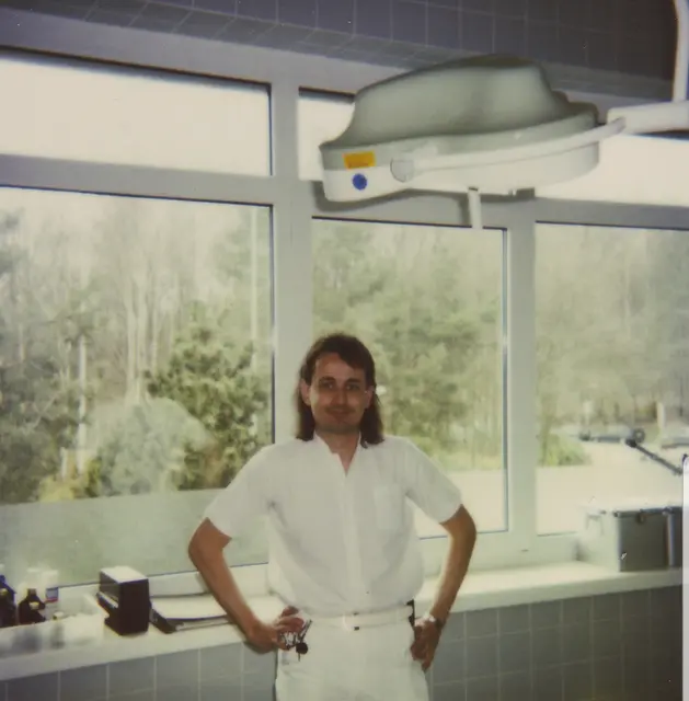 Kai Holm in den 1980er Jahren. Seit 1985 war er im Stader Krankenhaus beschäftigt  | Foto: privat