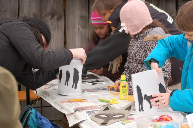 Kleine Wolfsandenken basteln im Wildpark Schwarze Berge | Foto: Wildpark Schwarze Berge
