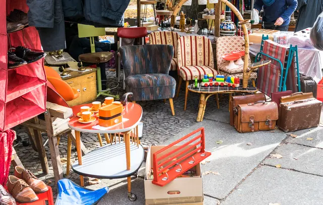 Die Flohmarktsaison beginnt | Foto: Fiedels/ Adobe Stock