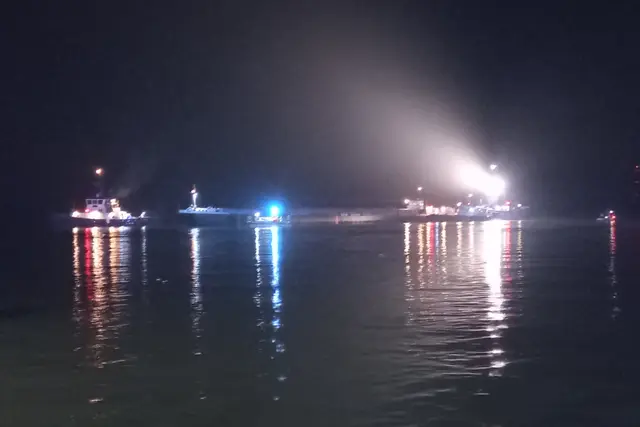  Der Schleppverband brachte den Havaristen in den Bützflether Hafen | Foto: Stefan Braun / Feuerwehr Landkreis Stade