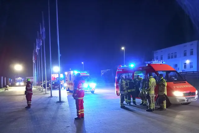In Stadersand positionierte sich die Einsatzleitung | Foto: Stefan Braun / Feuerwehr Landkreis Stade