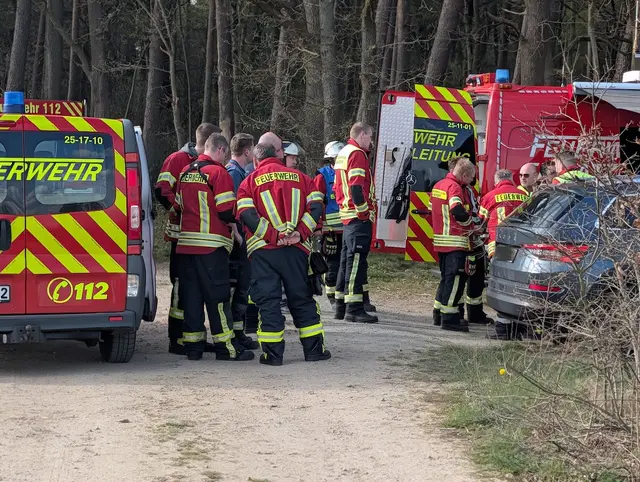 Die Einsatzkräfte bereiten die Suche vor | Foto: Freiwillige Feuerwehr Samtgemeinde Hanstedt