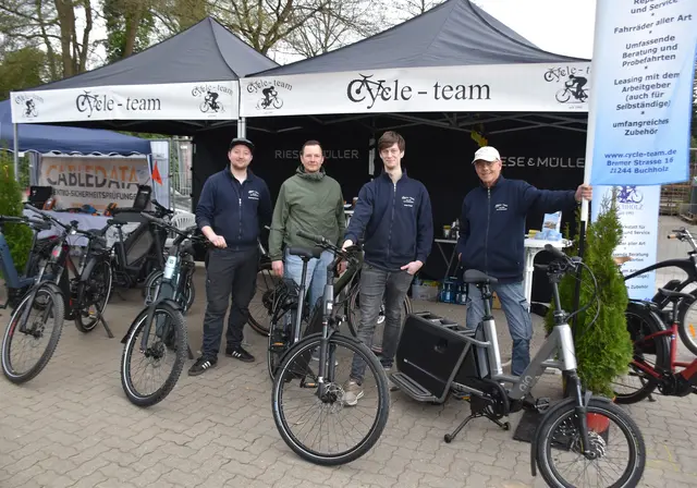 Das "Cycle-team" aus Buchholz stellte e-Bikes vor | Foto: Axel-Holger Haase