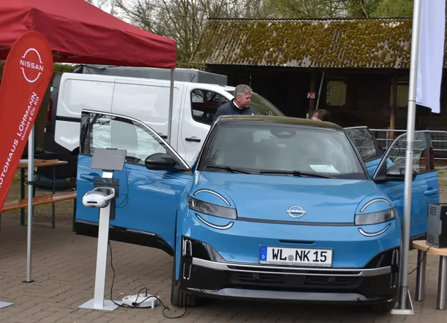Das Autohaus Lohmann aus Heidenau zeigte den neuen Nissan Micra | Foto: Axel-Holger Haase