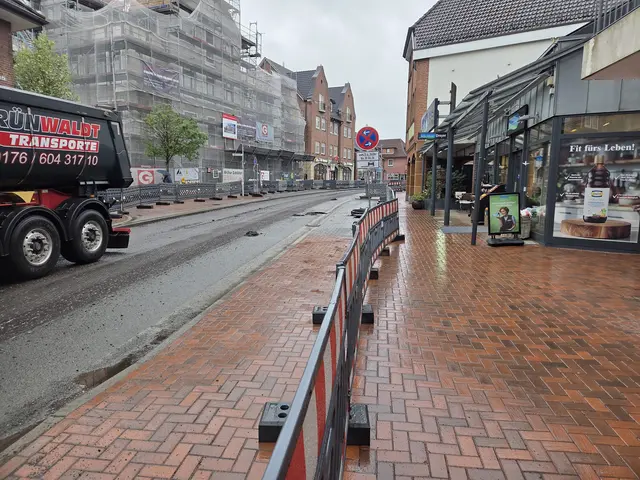 Die Fußgänger können gesichert den Fßuweg in der Neuen Straße nutzen | Foto: André Welle