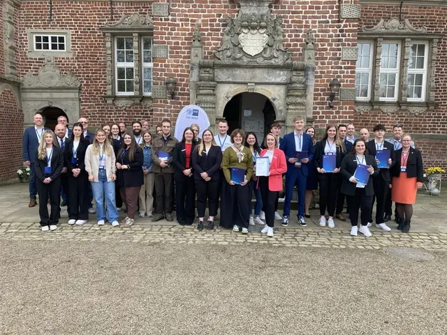 Auszubildende, Betreuer und Jury bei der Preisverleihung in Thedinghausen | Foto: IHK Elbe-Weser