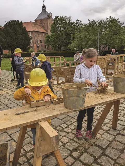 Bei der Kinderbauhütte sind die Mädchen und Jungen mit viel Spaß kreativ | Foto: Museum im Marstall