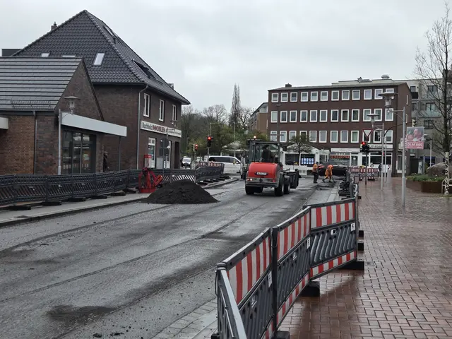 Es wurde begonnen, die alte Asphaltdecke abzutragen | Foto: André Welle