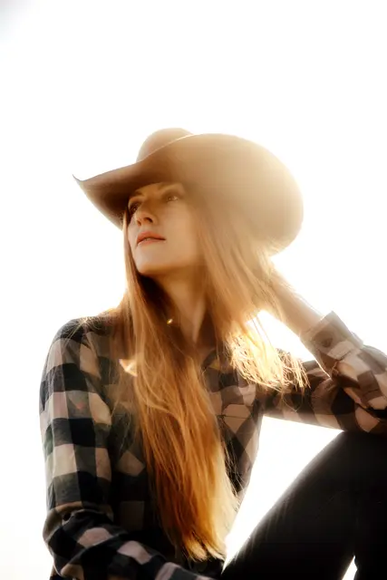 Nora Sänger singt und schreibt seit ihrer Kindheit, im April erscheint ihr Roman "ECHO96" | Foto: Stephanie Schierenbeck