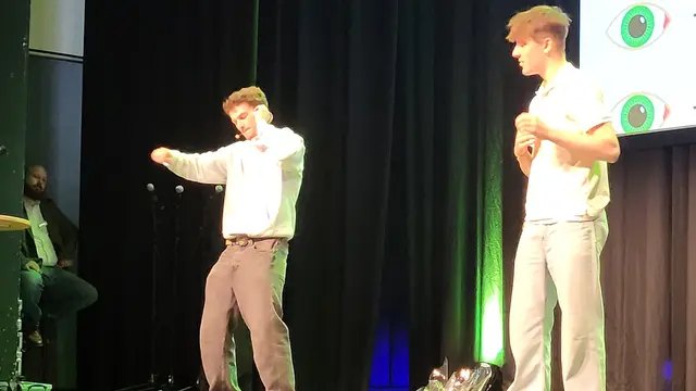 Mika Dannen (li.) im Kampf mit sich selbst, seine DNA wurde von Jamie Vonmetz dargestellt | Foto: sh