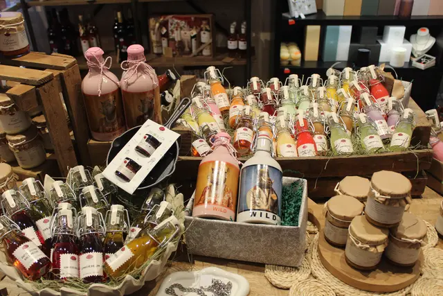 Für jeden Geschmack ist was dabei - das dekorative und vielfältige Likör-Sortiment | Foto: jvp