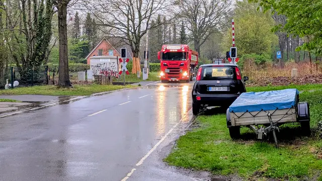 Über die Haddorfer Hauptstraße sollen in den kommenden drei Monaten rund 2.000 Lkw-Fahrten erfolgen | Foto: jd