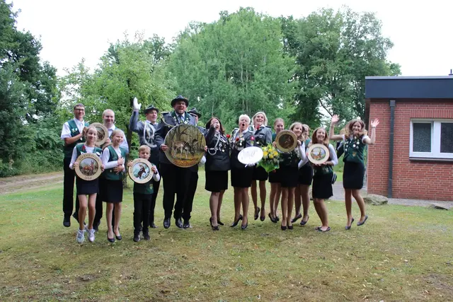 Auf dem Sprung zur neuen Saison: Die Schützenvereine - wie hier in Toppenstedt - freuen sich auf die Traditionsfeste | Foto: ce