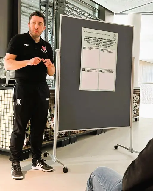 Jean Künzel stellt die Erfahrungen aus Fleestedt als „Best Practice“ vor | Foto: Jean Künzel