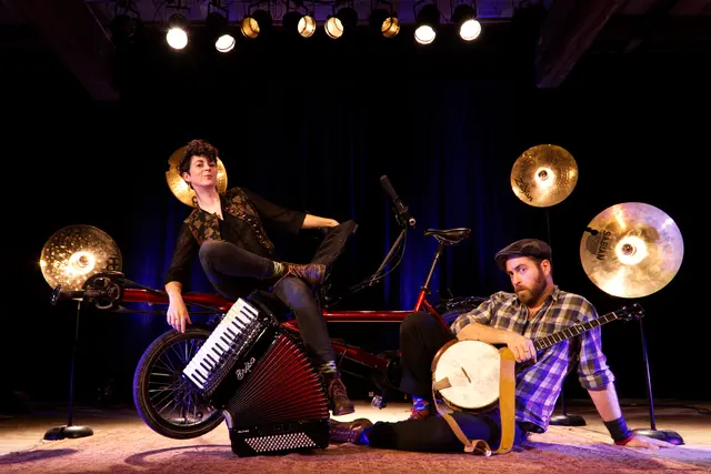 Mit dem Tandem von Auftritt zu Auftritt: Das Folk-Duo "Tante Friedl" | Foto: Dan Wall