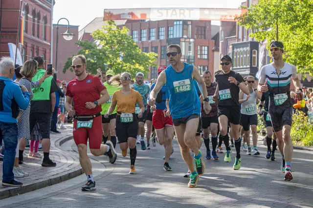 Vom Winsener Schlossplatz geht es auf die Laufstrecken. | Foto: ks