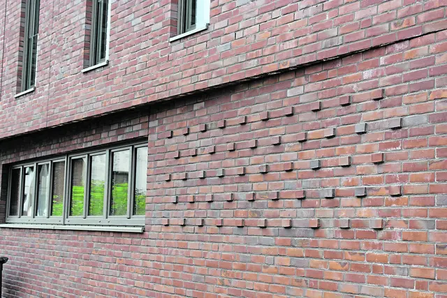 Verzierungen im Mauerwerk machen die Fassade zu einem kleinen Kunstwerk | Foto: sb