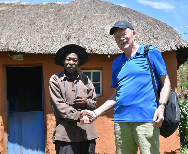 Immer auf der Suche nach interessanten Menschen vor Ort - hier ein Bürgermeister in Südafrika | Foto: Hermann Isenberg