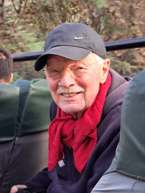 Auf Tigerbeobachtung in Indien | Foto: Hermann Isenberg