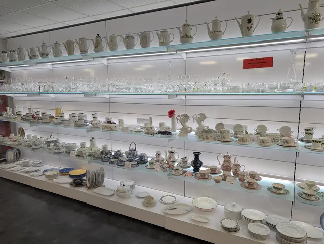 Dieses Kaufhaus heißt nicht nur so, es ist ein Fundus - von Geschirr über Kleidung bis hin zu allerlei Deokrativem kann man hier für wenig Geld echte Schätze entdecken.