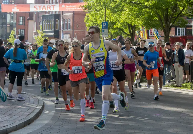 Vom Schlossplatz geht es auf die Strecken. | Foto: ks