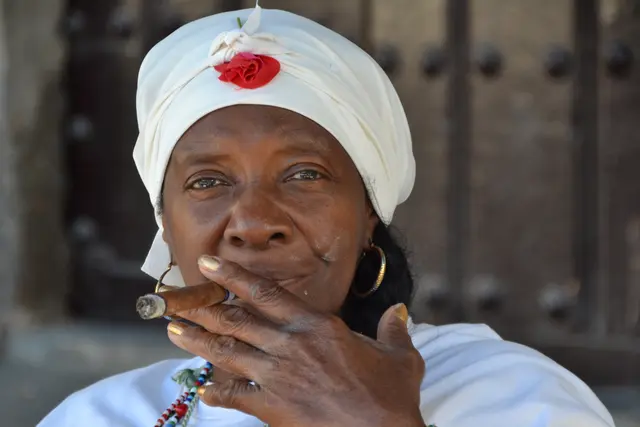 Auch Frauen genießen eine Havanna in Kuba | Foto: Hermann Isenberg