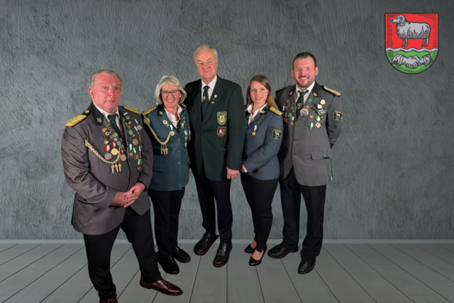 Olaf Bruns (v. li., 2. Vorsitzender), Anette Randt (1. Vorsitzende), Wilfried Stresow (Vizepräsident Schützenverband Nordheide und Elbmarsch e.V.), Stephanie Martens (Schriftführerin) sowie Stefan Hermsdorf (Rechnungsführer) | Foto: Schützenverein Heidenau