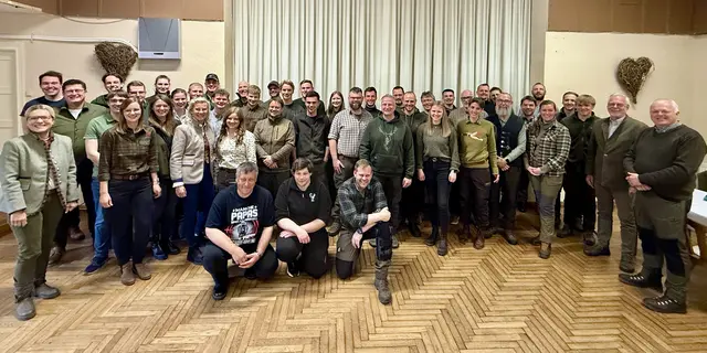 Die erfolgreichen Jagdschülerinnen und -schüler mit den Spitzen der Kreisjägerschaft | Foto: KJS Stade