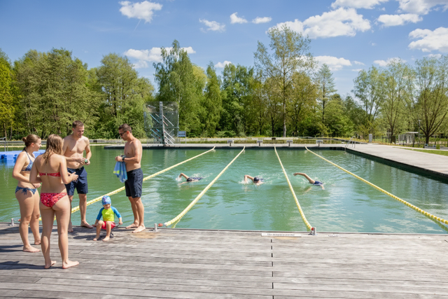 Bald werden im Naturbad wieder die ersten Bahnen gezogen. | Foto: Gregor Szielasko