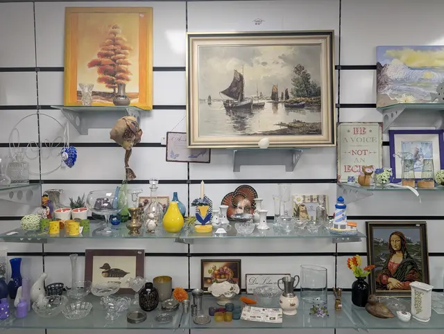 Nicht nur Praktisches, sondern auch Deokratives hat das Fundus im Angebot.