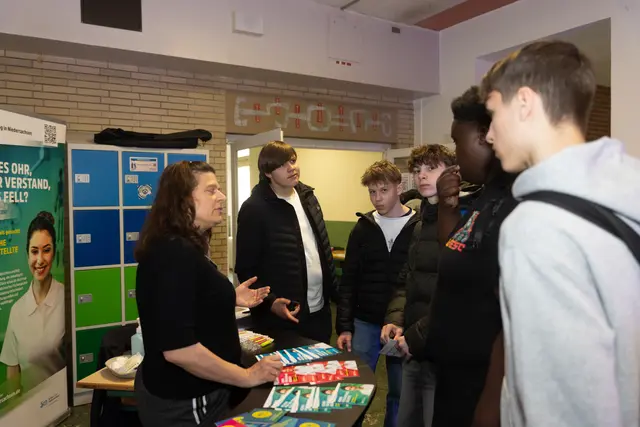 An den Ständen gab es viele interessante Gespräche - hier am Stand der MFA-Ausbildung in Niedersachsen | Foto: ks