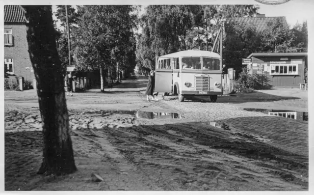 Der damalige Kuhnwaldt-Bus an der Ecke Horster Landstrasse/AlterPostweg | Foto: Clausen