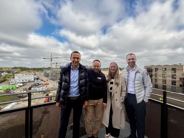 Sven Geertz, Geschäftsführender Gesellschafter der Firma HBI (v.l.)  Projektleiter Guido Heinke, sowie die Verantwortlichen der Verwaltung und Organisation Laura Riek und Mats Lenknereit | Foto: sts