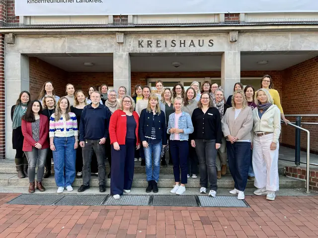 ie treten gemeinsam gegen Gewalt in der Partnerschaft ein: Das Netzwerk gegen Häusliche Gewalt im Landkreis Stade, das jetzt wieder im Stader Kreishaus zusammenkam | Foto: Landkreis Stade / Nina Dede