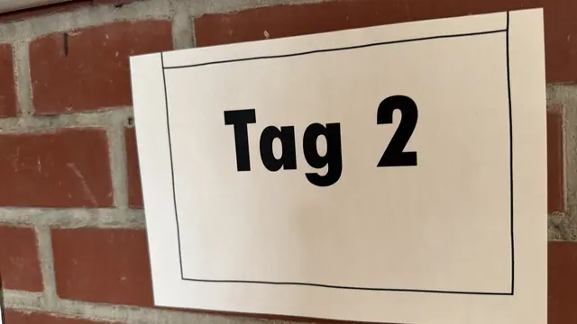 Tag für Tag wächst die Spannung – jeder Entwicklungsschritt wird im Schulalltag begleitet. | Foto: tml