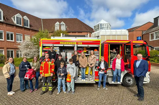 Diese Jugendlichen haben ihren Zukunftstag auch mit der Feuerwehr verbracht | Foto: Gemeinde Seevetal