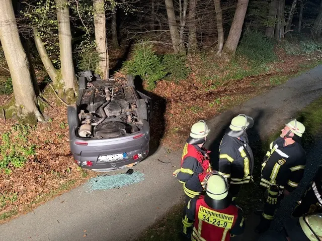 Die Unfallstelle | Foto: Frank Ewald und Rolf Hillyer-Funke/Feuerwehren SG Oldendorf-Himmelpforten