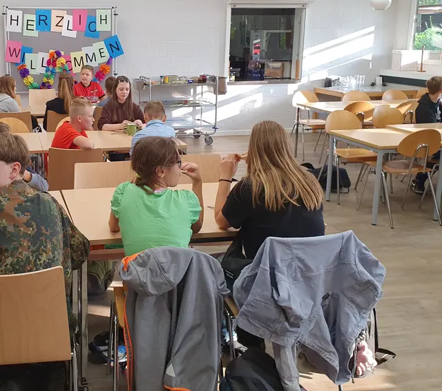 Mit dem kostenlosen Fitstarter-Frühstück starten die Schüler gestärkt in den Schultag | Foto: D. Masuth