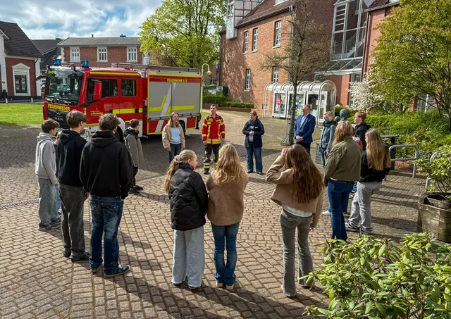 Infromationen direkt von einer Einsatzkraft | Foto: Gemeinde Seevetal