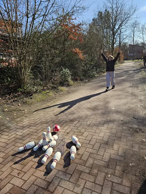 Auf dem Schulhof kann gekegelt werden | Foto: D. Masuth