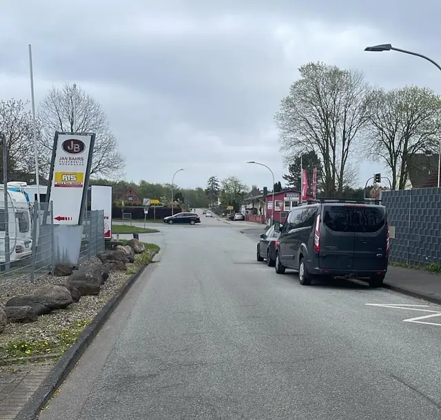 Die Bürgermeister-Reichel-Straße wird von der Hittelder Landstraße (L 213) gekreuzt | Foto: sra