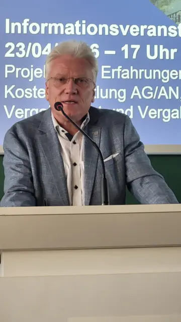 Hochschulpräsident Prof. Dr. Ingo Hadrych spricht das Schlusswort