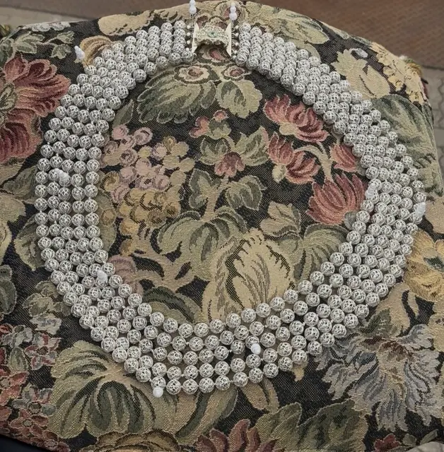 Die fünfreihige Filigran-Perlenkette | Foto: sts