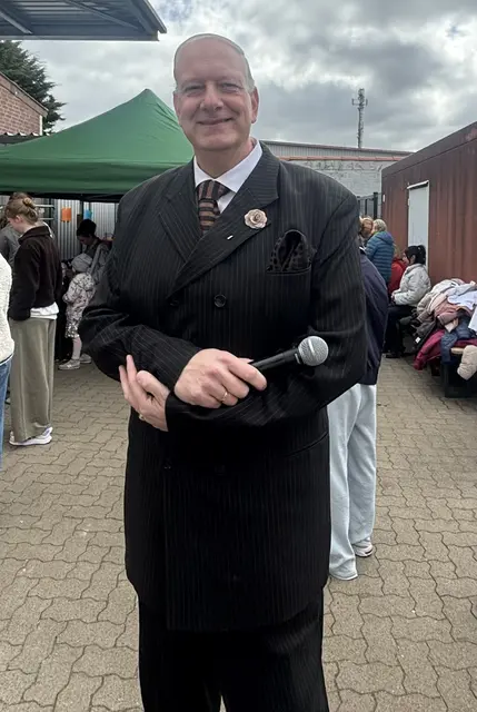 Zuständig für das Bühnenprogramm sowie für die Moderation: Michel Rausch  | Foto: sts