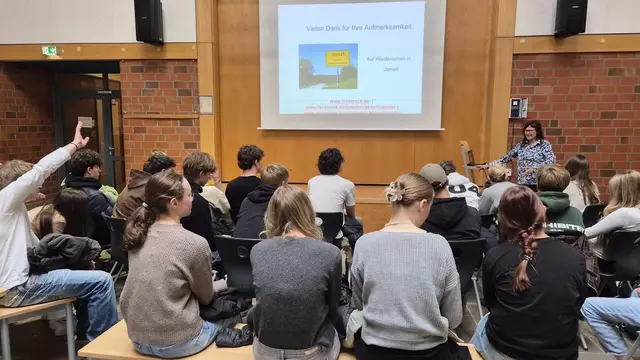 Birgit Lohmeyer in der Gesamtschule IGS | Foto: Jochen Manske